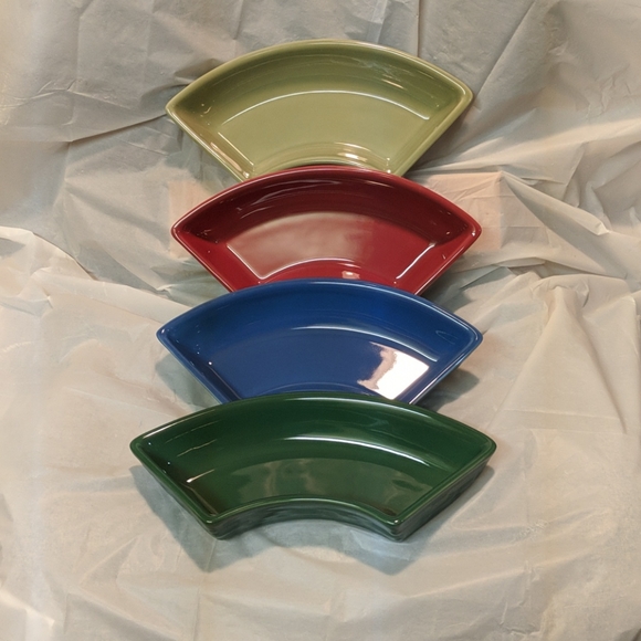 2002 Longaberger woven traditions crescent dish.
